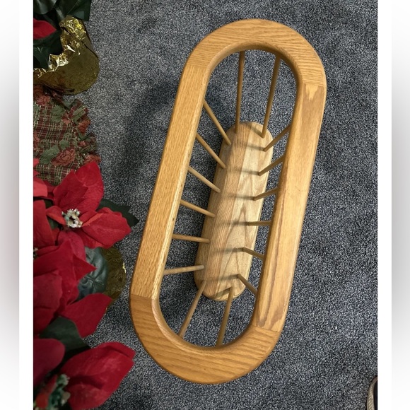 Scandinavian Mid-Century Modern Oval Solid Oak Wood Danish Magazine Rack, 1970s - Picture 2 of 5